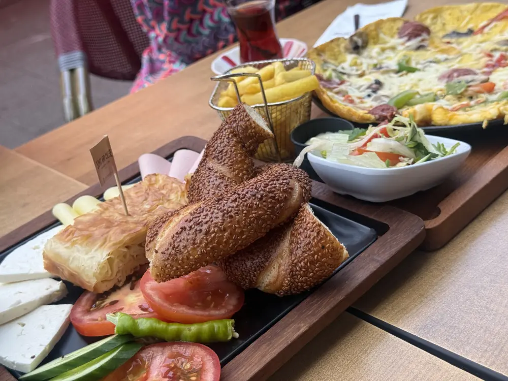 Restaurant Simit and Cheese in Rotterdam