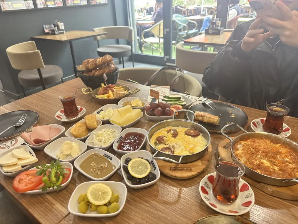 Restaurant Simit and Cheese in Rotterdam