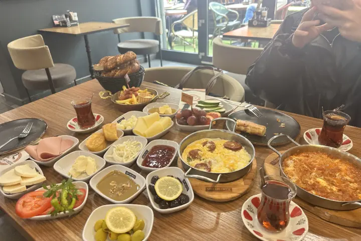 Restaurant Simit and Cheese in Rotterdam