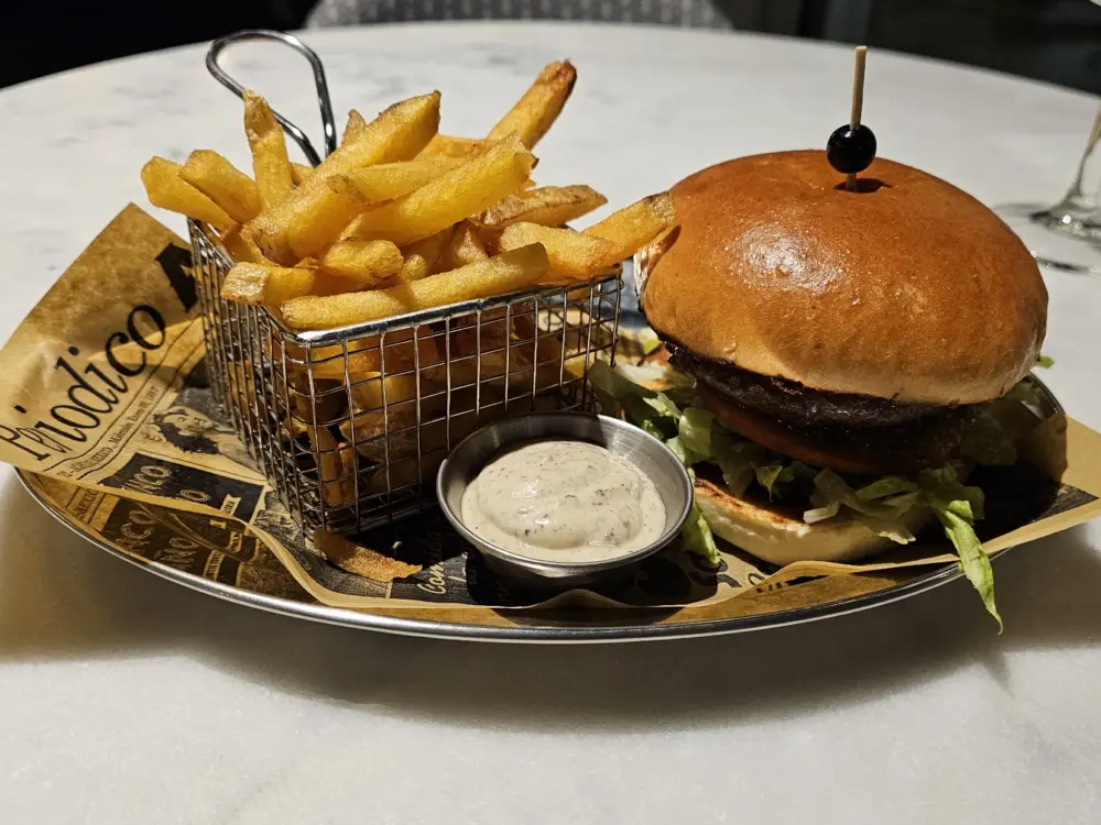 Skymaster Restaurant & Bar in Schiphol