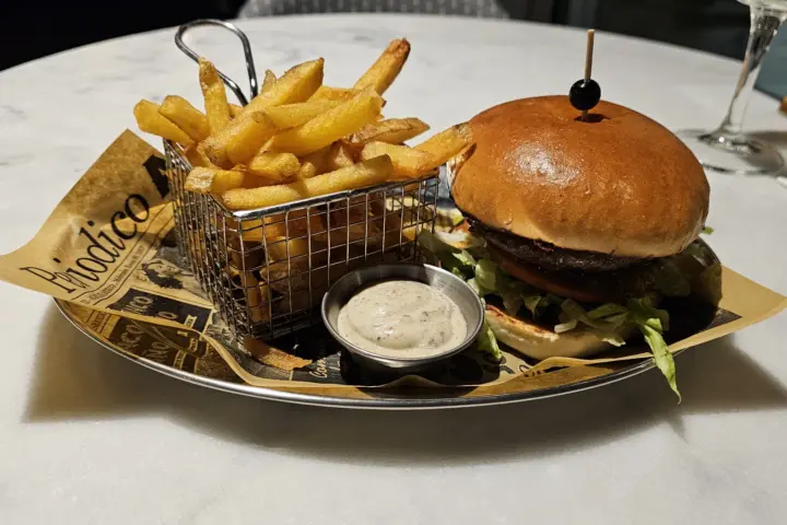 Skymaster Restaurant & Bar in Schiphol