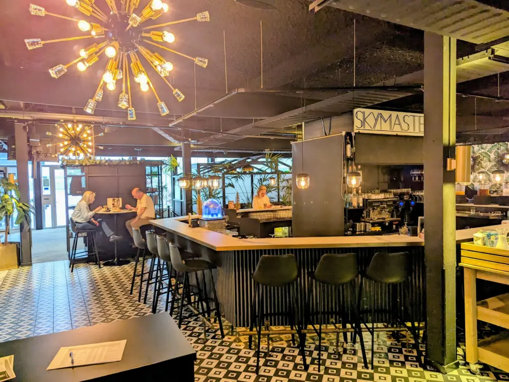Skymaster Restaurant & Bar in Schiphol