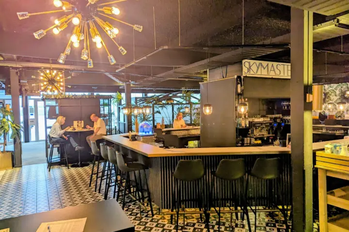 Skymaster Restaurant & Bar in Schiphol