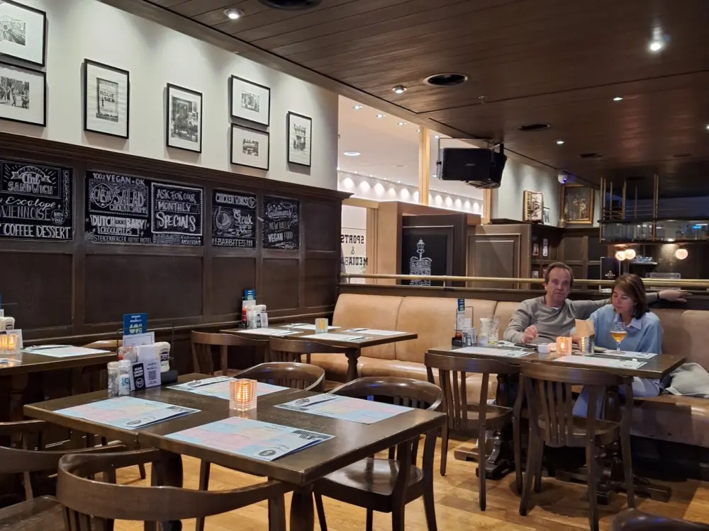 Restaurant Sports and mediabar in Schiphol