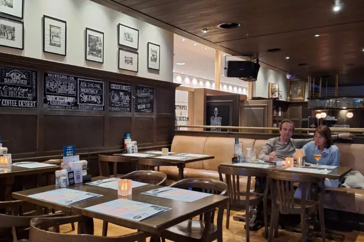 Restaurant Sports and mediabar in Schiphol