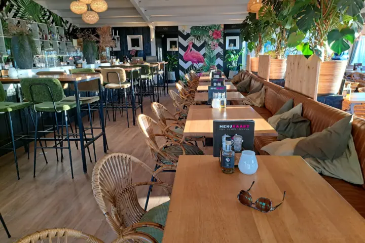 Restaurant Strandpaviljoen Paal 10 in Ouddorp