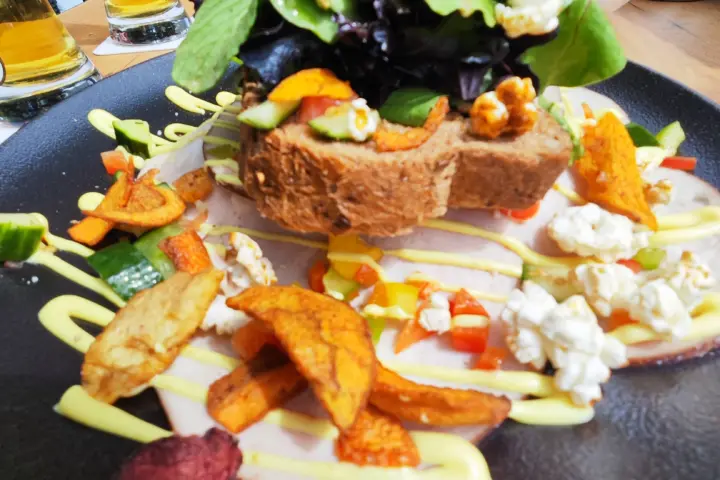 't Schouwtje Lunch, Drinks, Bites & Diner in Ouddorp