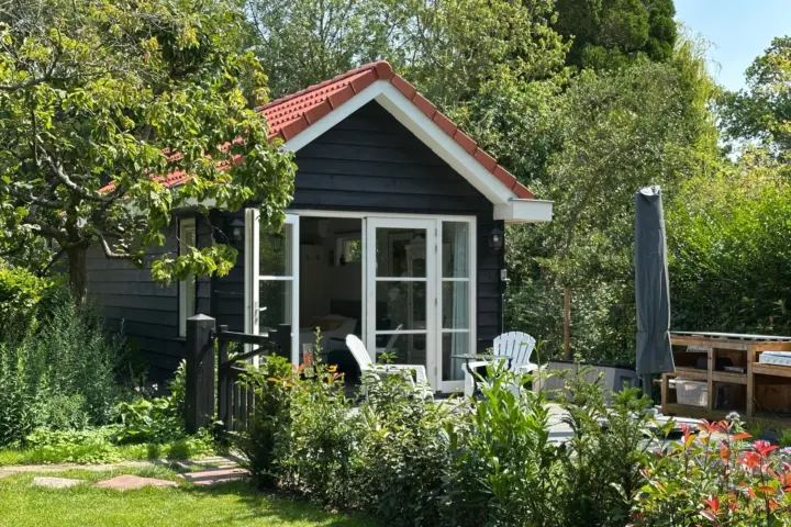 Bed & Breakfast Tiny House De Weie in Burgh-Haamstede