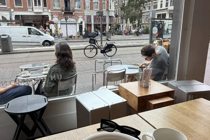 Restaurant Uncommon Cafe in Amsterdam